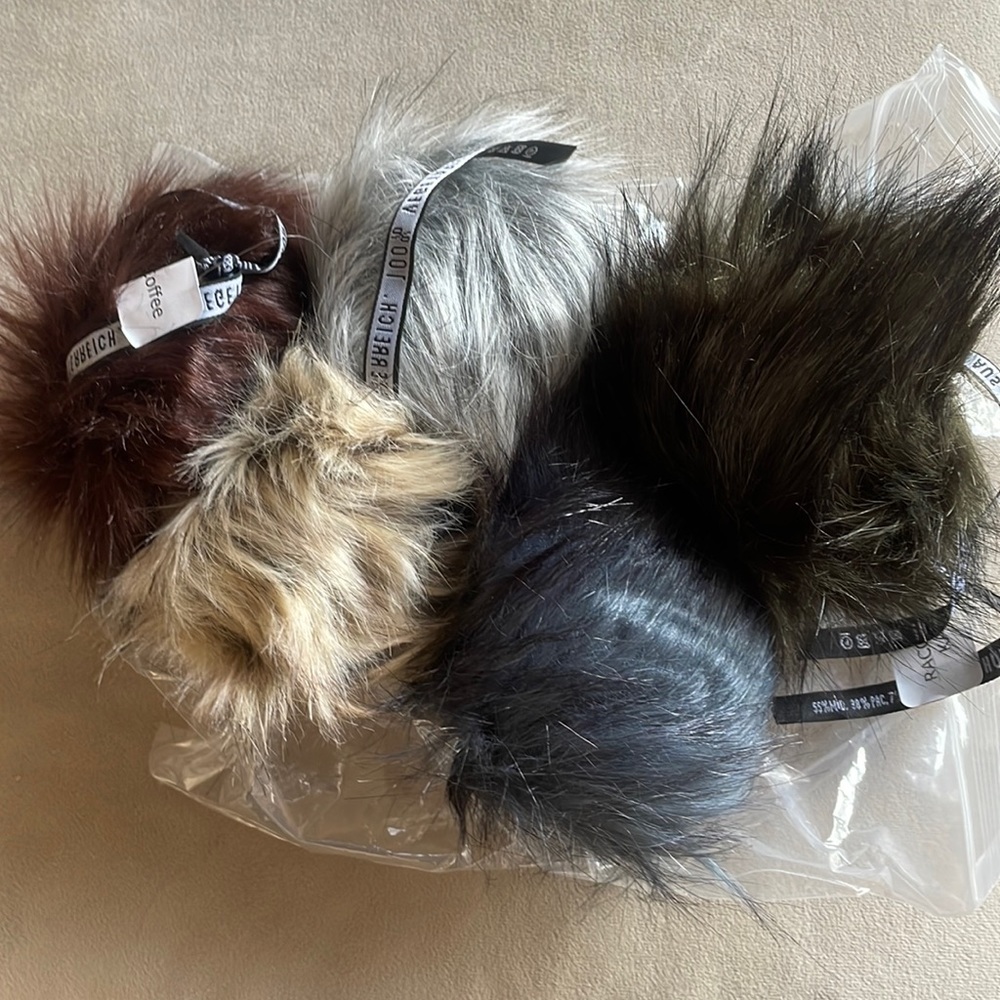 Five vegan Pom Poms